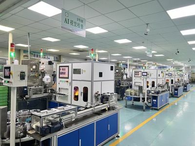 傳統(tǒng)產(chǎn)業(yè)工人的轉(zhuǎn)型之路 從制造業(yè)到經(jīng)營(yíng)性互聯(lián)網(wǎng)文化服務(wù)